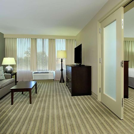 Doubletree By Hilton Newark Hotel Exterior photo