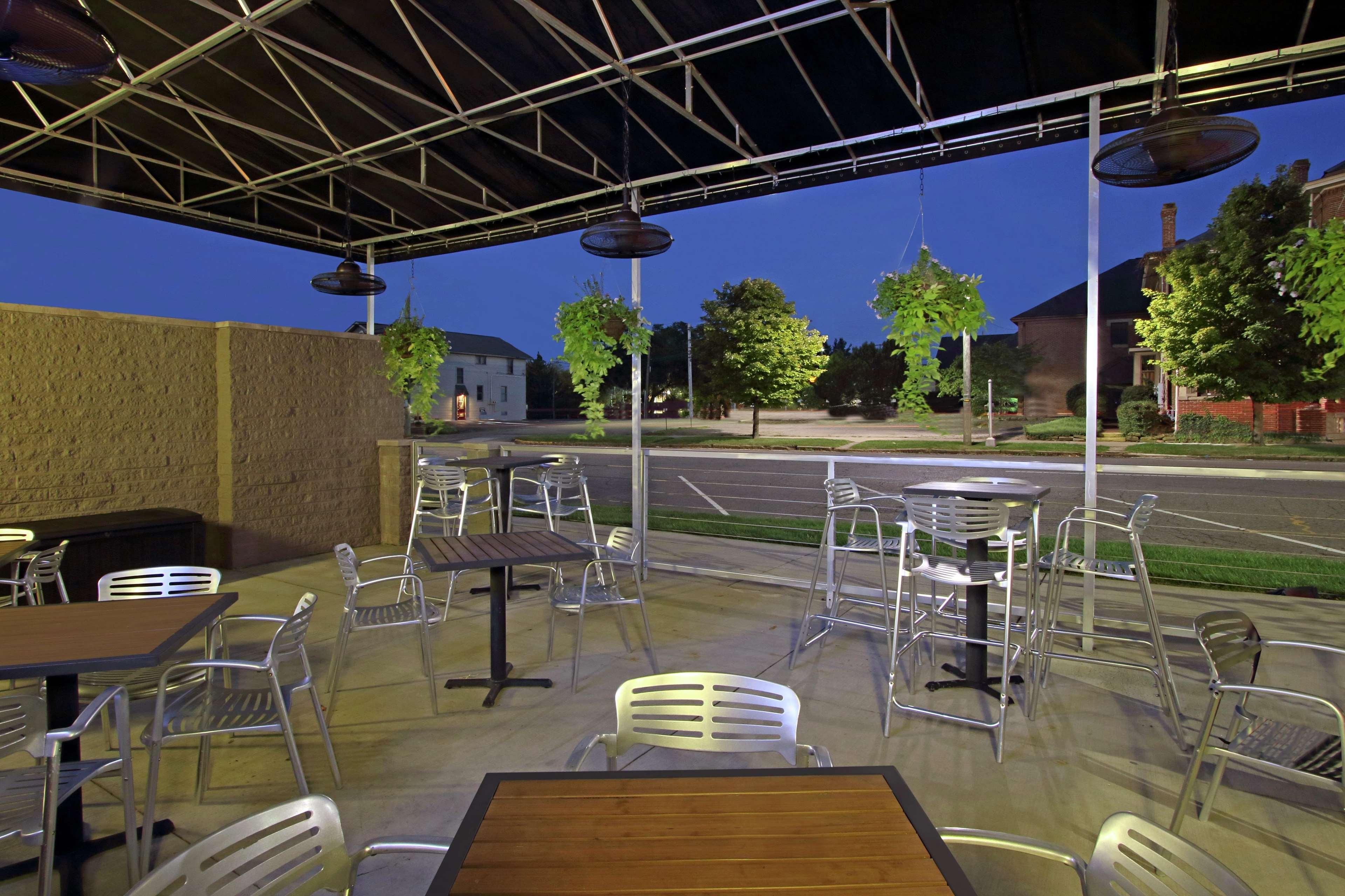 Doubletree By Hilton Newark Hotel Exterior photo