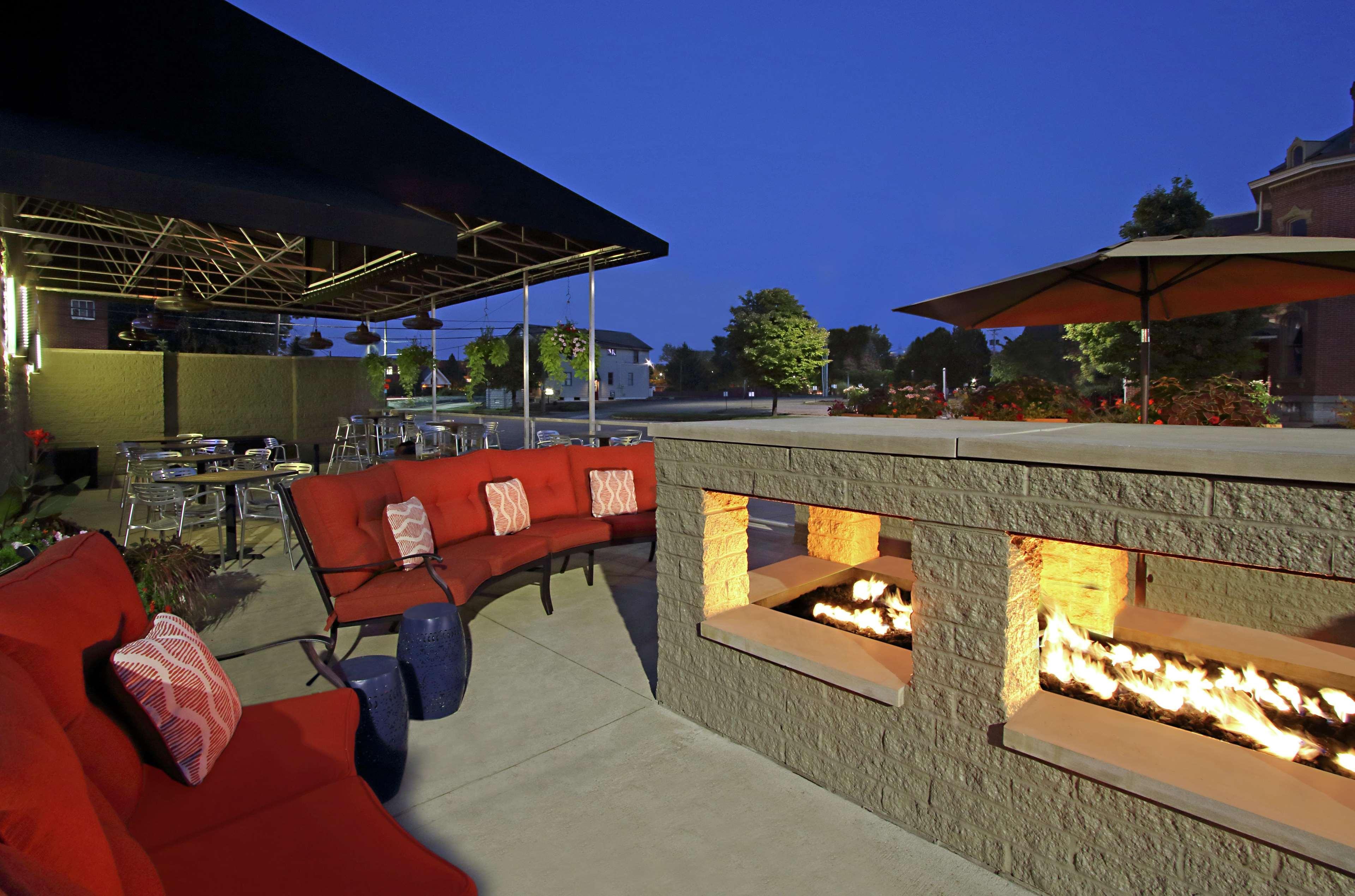Doubletree By Hilton Newark Hotel Exterior photo